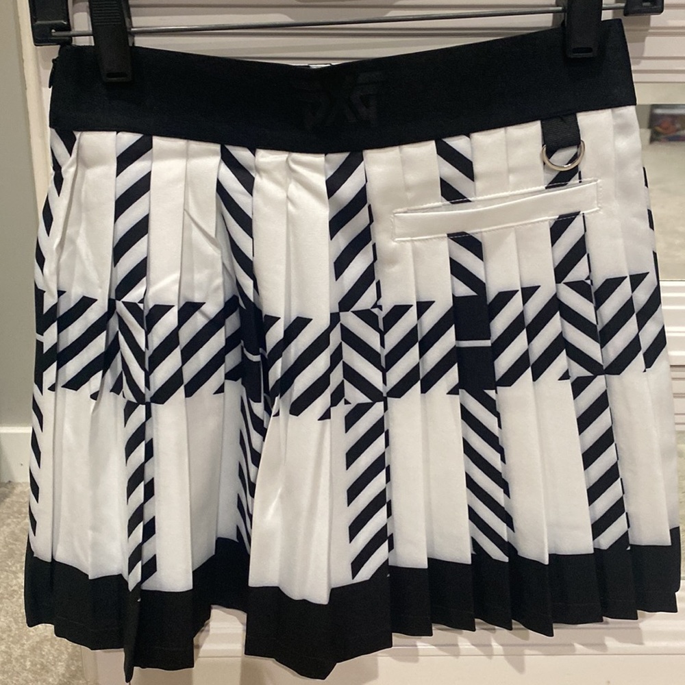 Korean line PXG golf skirt w shorts size small black and white